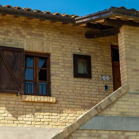 Iulia - Vibra Villa Controguerra